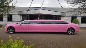 Chrysler 300C roze stretched 